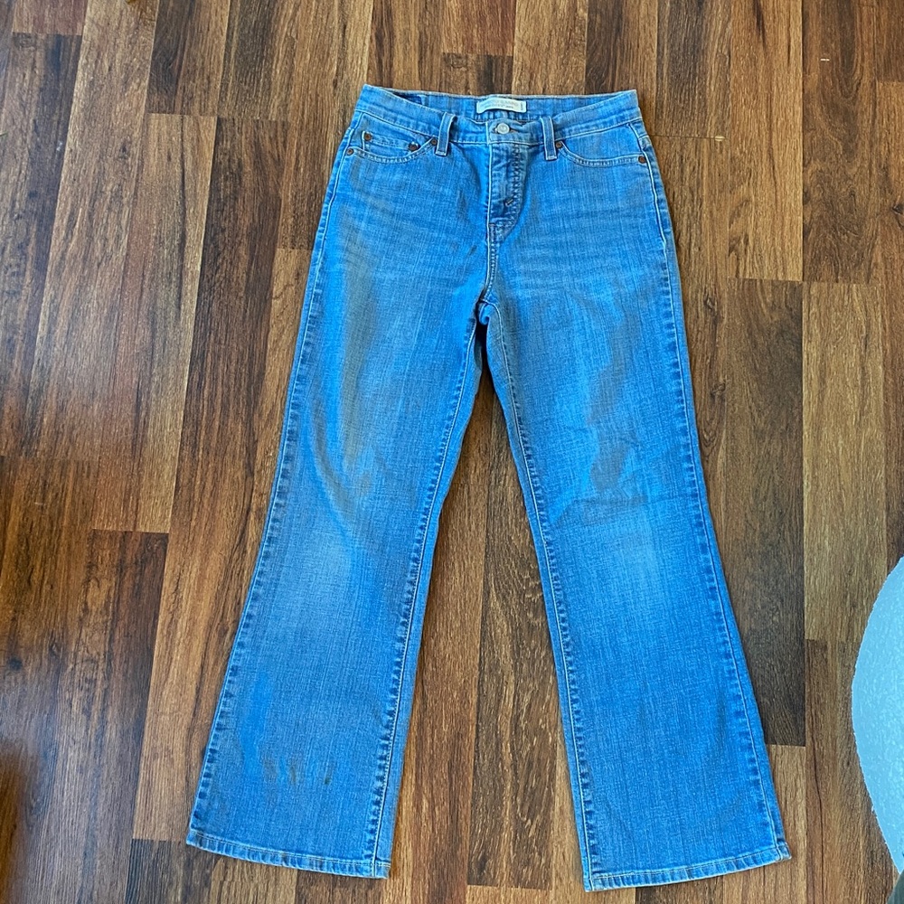Levi's perfectly slimming high waisted Boot Cut 512 stretch Jean Sz 8 short